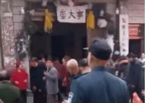 悲上加悲,丧事现场礼花爆炸致多人倒地哭喊声不绝,官媒发声